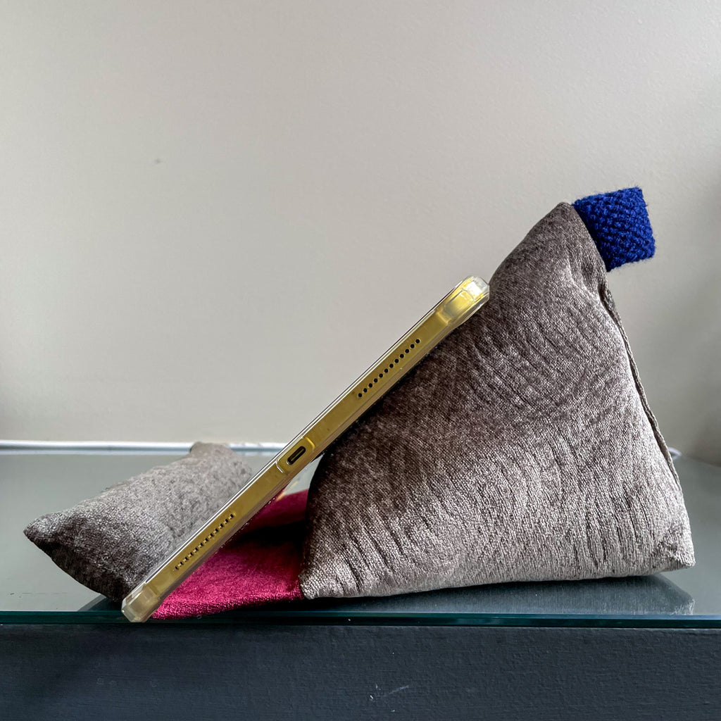 Black & Gray Tablet Pillows