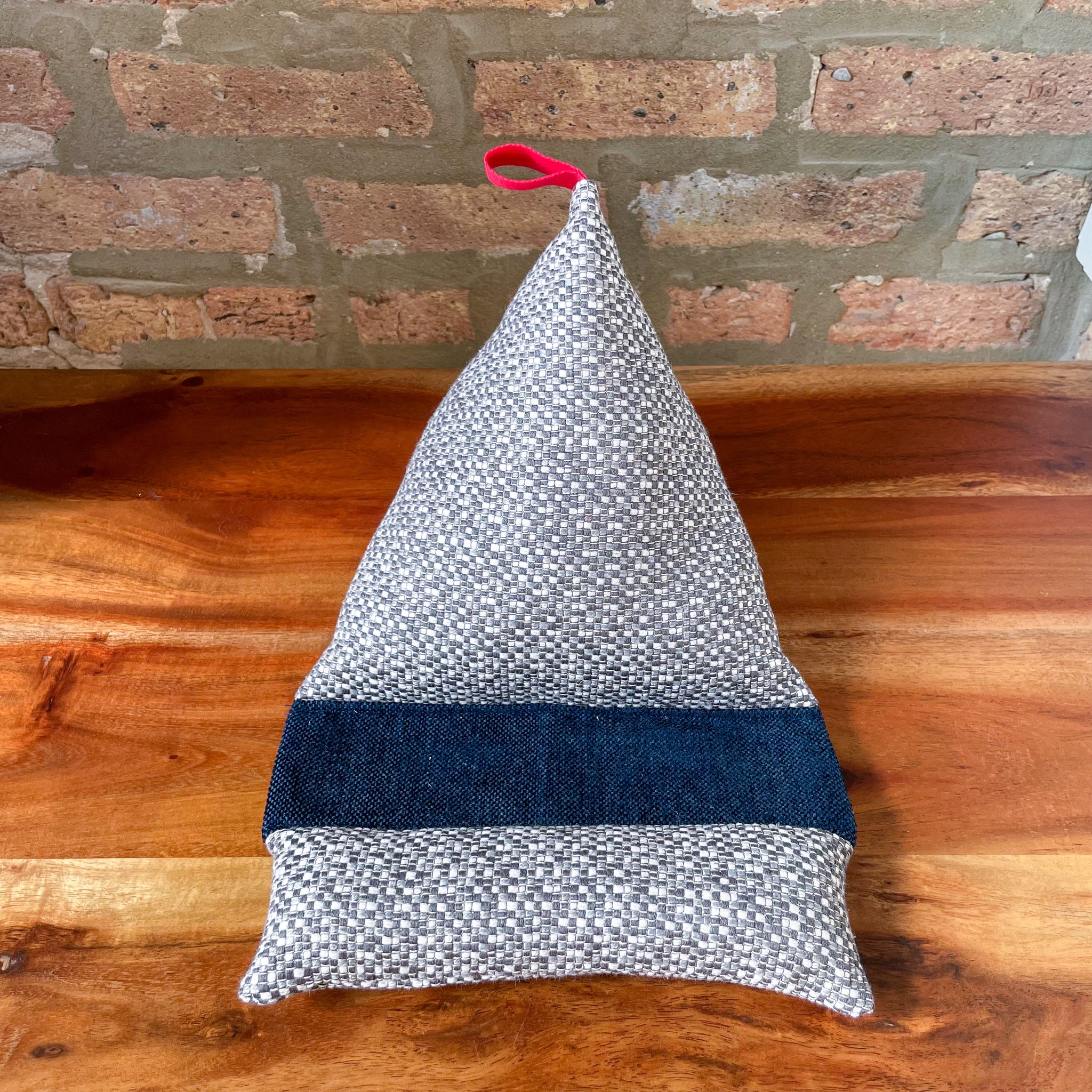 Black & Gray Tablet Pillows