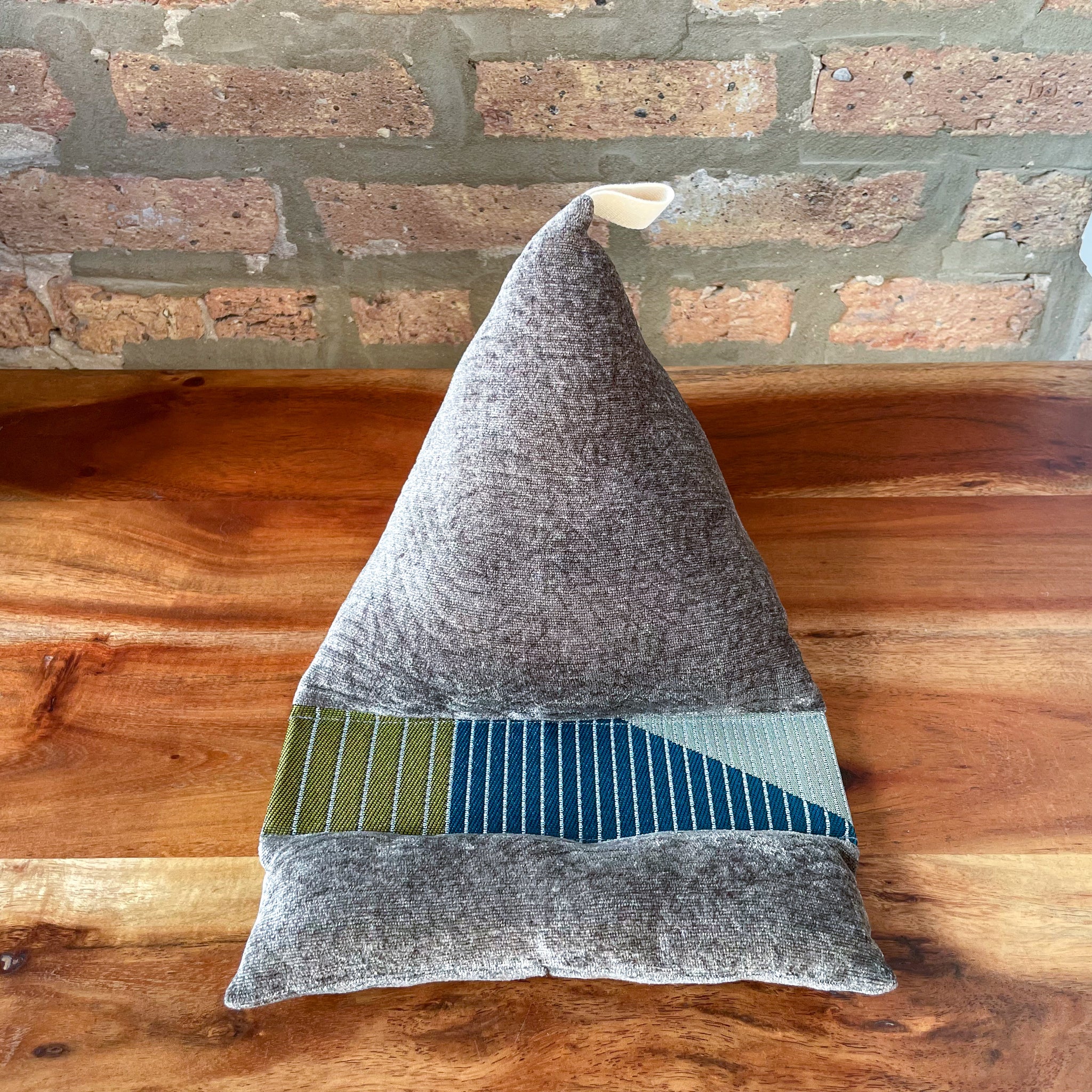 Black & Gray Tablet Pillows