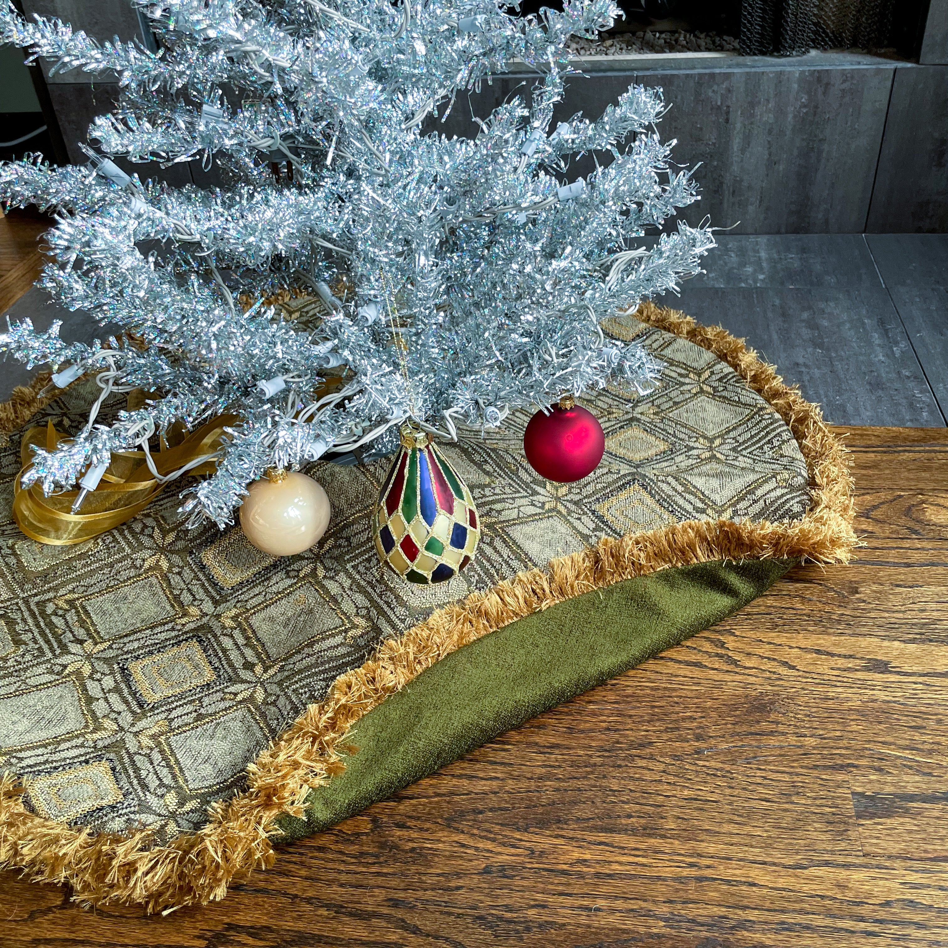 Small Christmas Tree Skirt – 30x30 Inch Red & Black, By The Christmas Shop