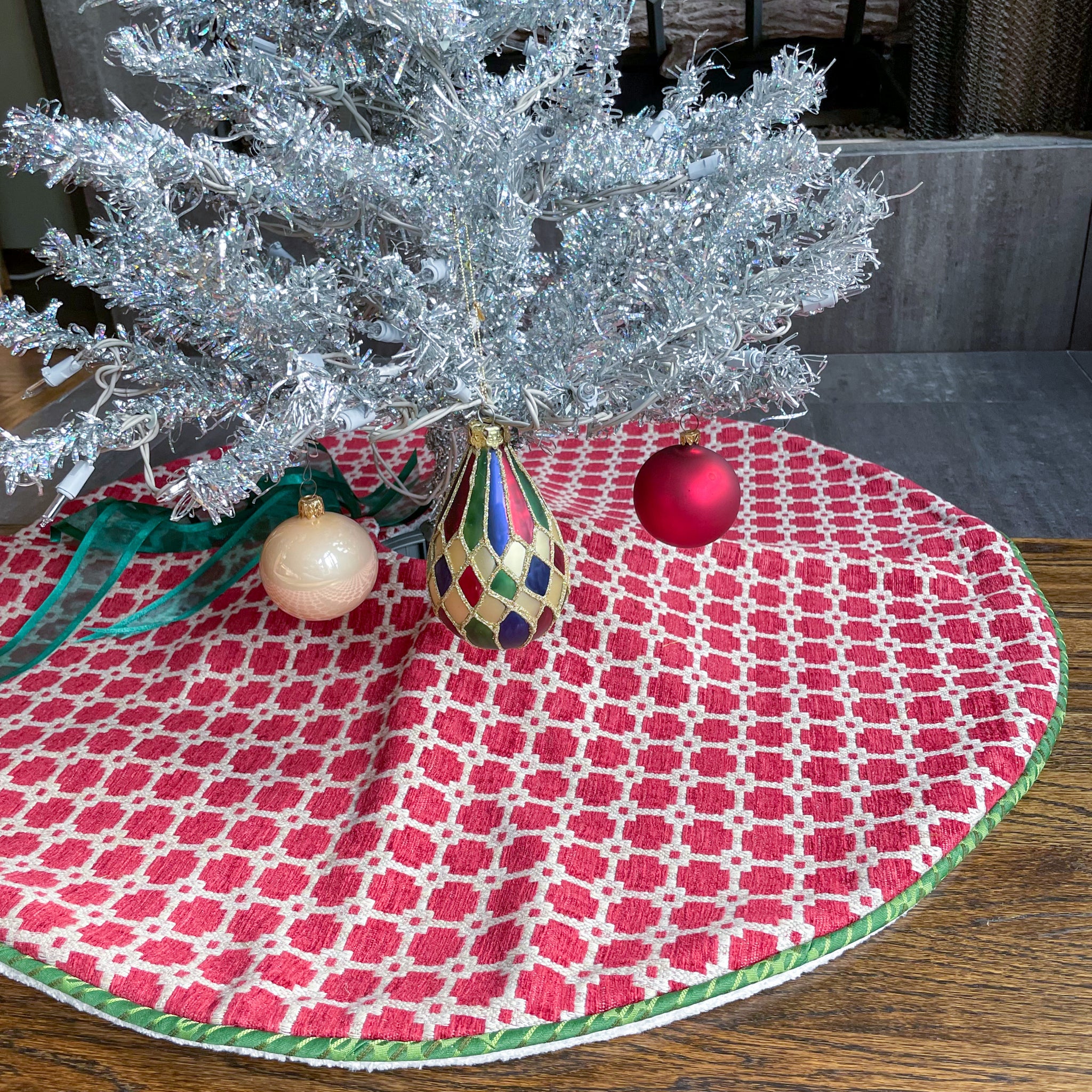 30" Red, White and Green Christmas Tree Skirt | Reversible