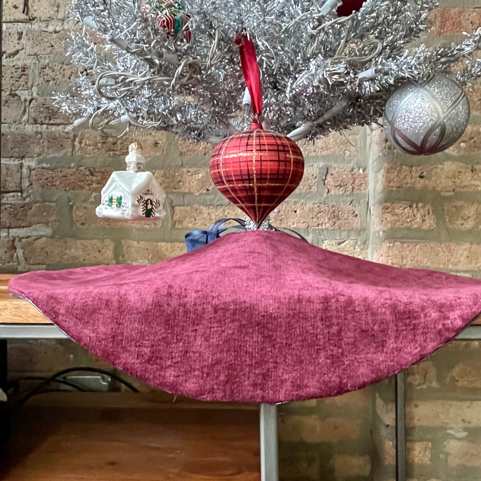 24" Retro Navy Blue Tweed and Burgundy Tabletop Christmas Tree Skirt | Reversible