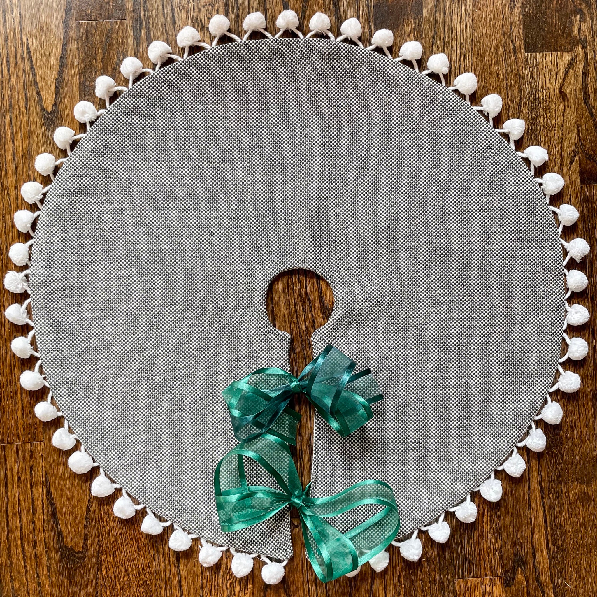 24" Reversible Navy Blue, White Tabletop Christmas Tree Skirt | Reversible