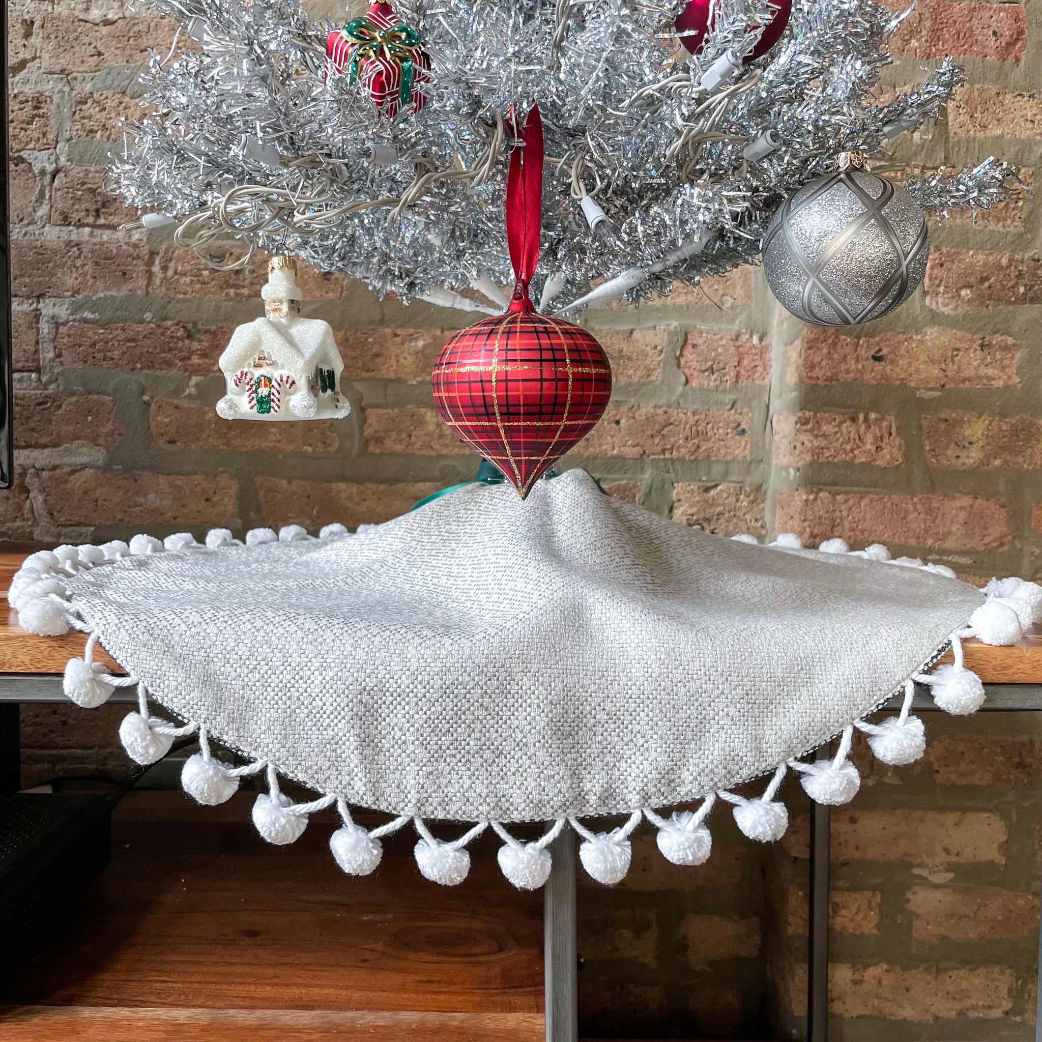 24" Reversible Navy Blue, White Tabletop Christmas Tree Skirt | Reversible