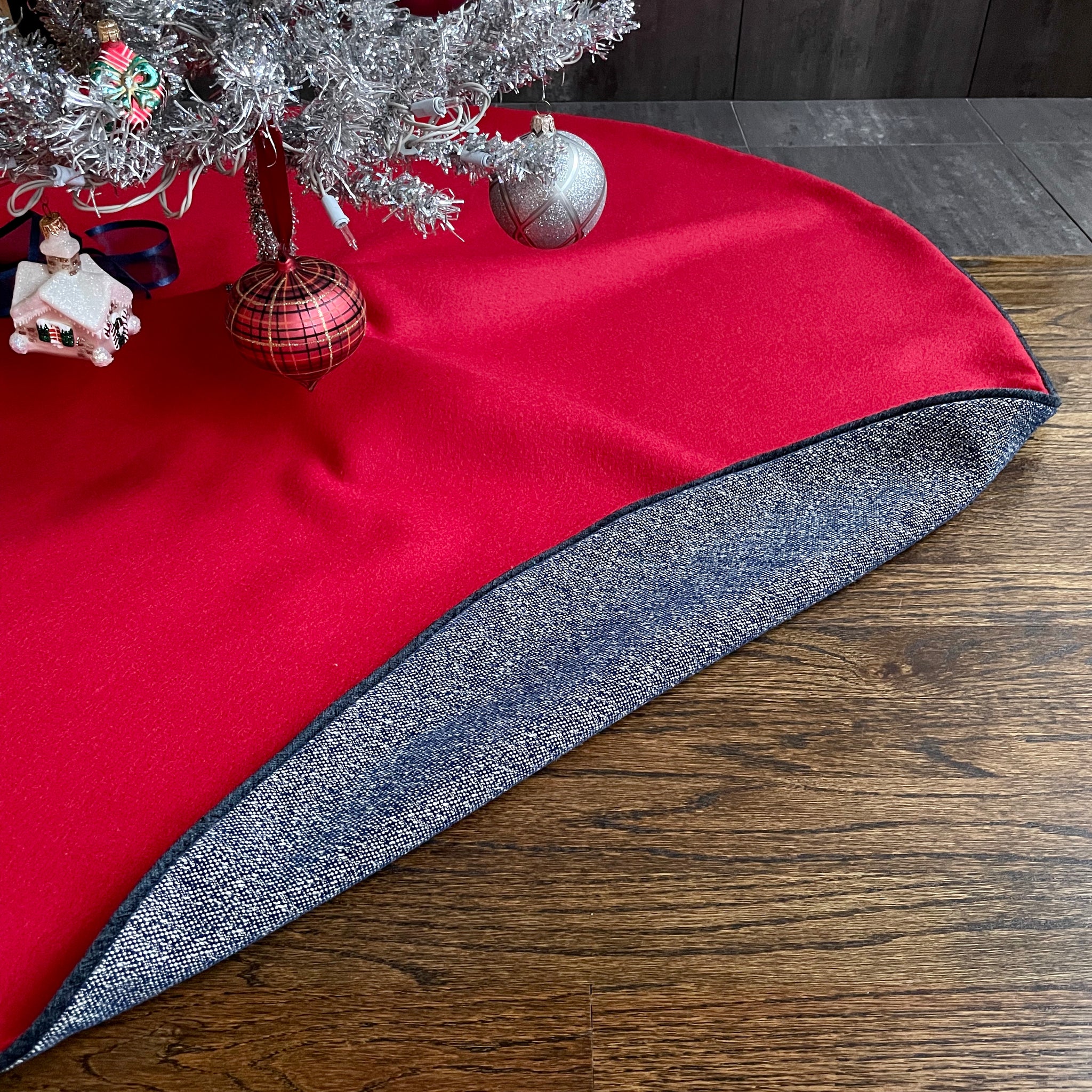 48" Retro Navy Blue, Red and Green Christmas Tree Skirt | Reversible