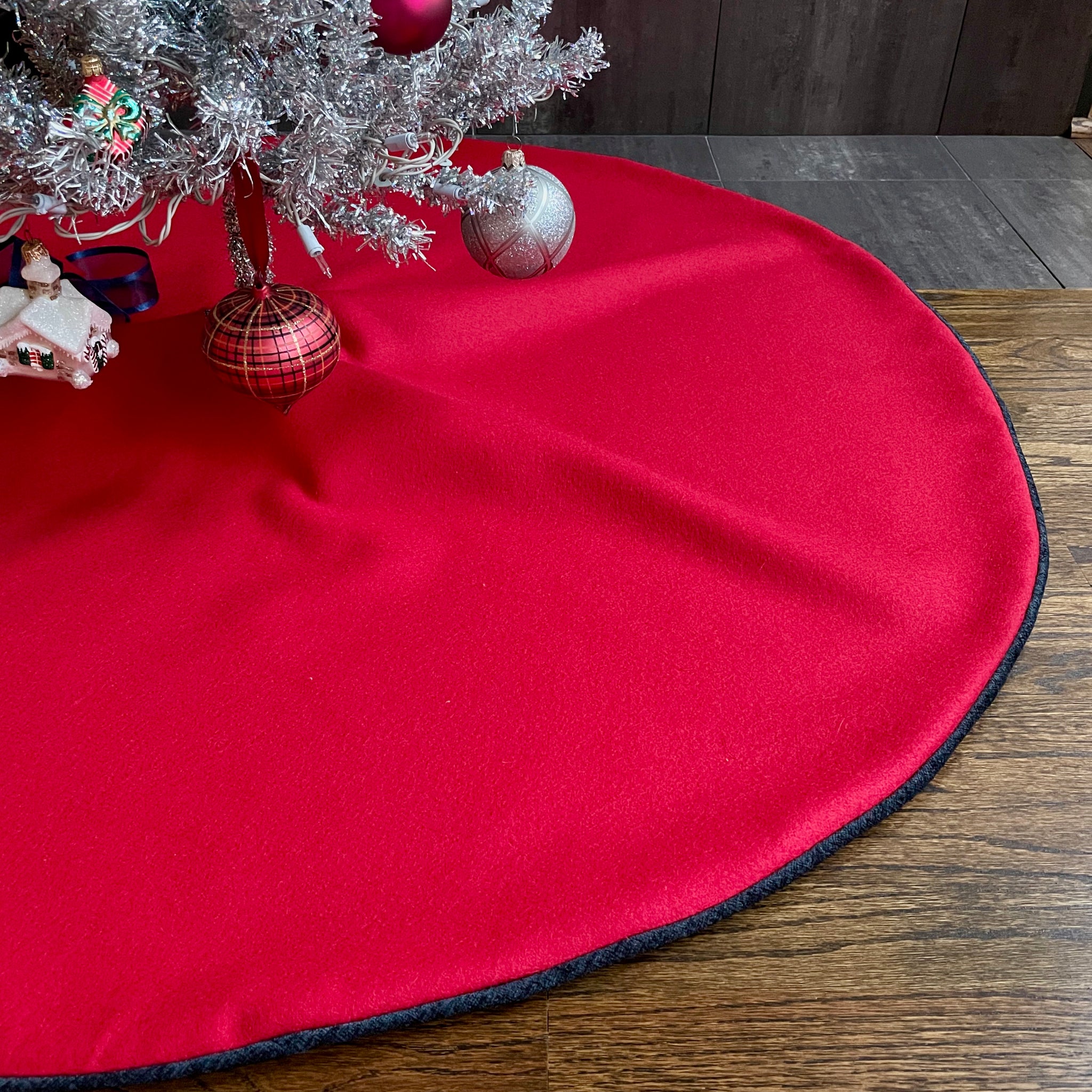 48" Retro Navy Blue, Red and Green Christmas Tree Skirt | Reversible